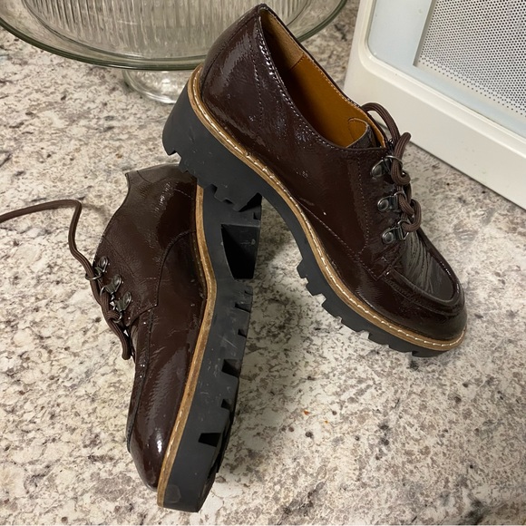 Donald J Pliner evans Oxfords, Dark Brown
Crinkle Patent lace up
Loafers sz 6M - Picture 9 of 15